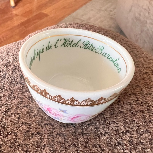 Vintage tiny pinch bowl from The Ritz-Barcelona - Picture 4 of 10